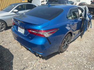 2019 Toyota Camry SE - Exterior Rear Right Corner Image